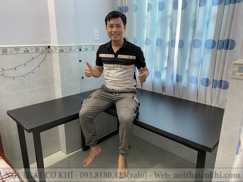 bàn làm việc chữ L chân sắt